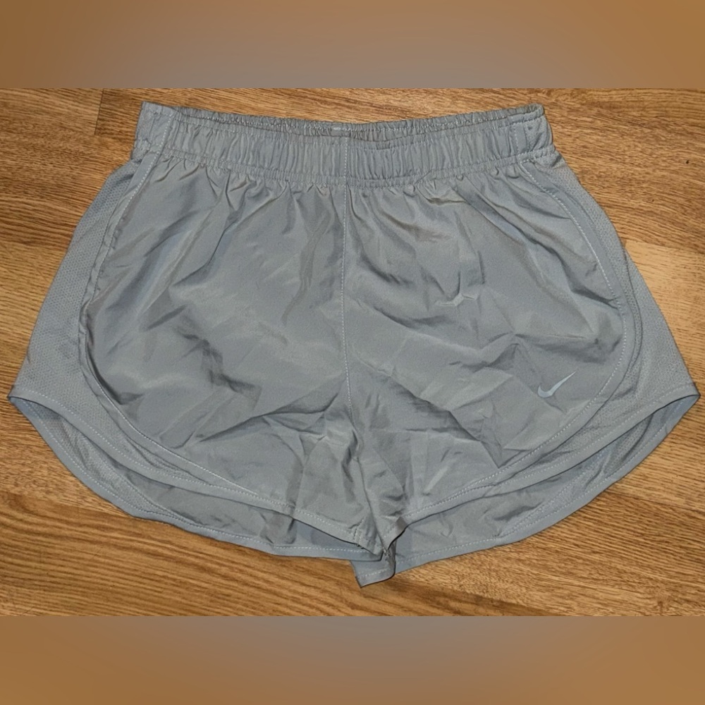 Gently Worn Women’s Wolf Gray NIKE Shorts Sz Small